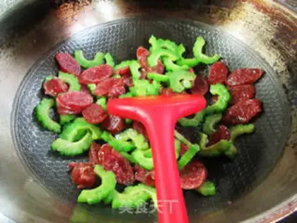 Make Sausage fried bitter melon step 8
