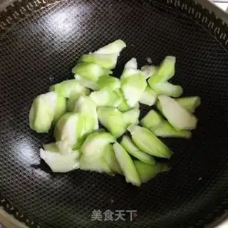 Make Egg shrimp melon soup step 0