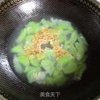 Make Egg shrimp melon soup step 2