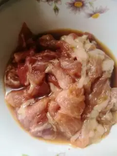 Make Sweet corn fried meat step 1
