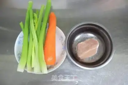 Make The gravy celery carrot step 0