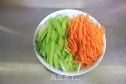 Make The gravy celery carrot step 2