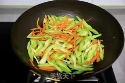 Make The gravy celery carrot step 6