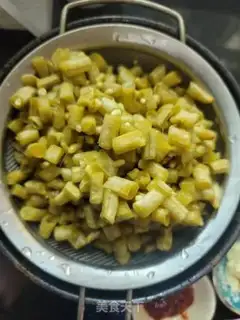 Make Spicy bean petals step 0