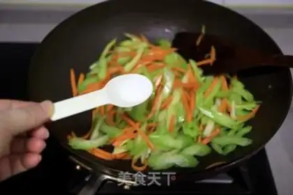 Make The gravy celery carrot step 7