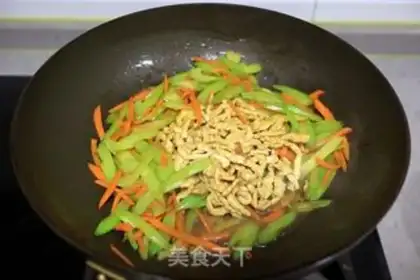 Make The gravy celery carrot step 8
