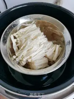 Make Golden mushroom egg pancakes step 0