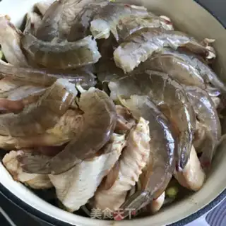 Make Three-juice chicken fin shrimp pan step 7