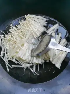 Make Powdered rice in golden mushroom eggs step 2
