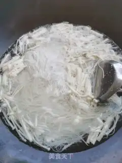 Make Powdered rice in golden mushroom eggs step 3
