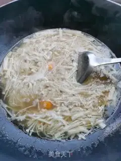 Make Powdered rice in golden mushroom eggs step 4