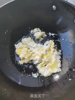 Make Tomato fried eggs step 1