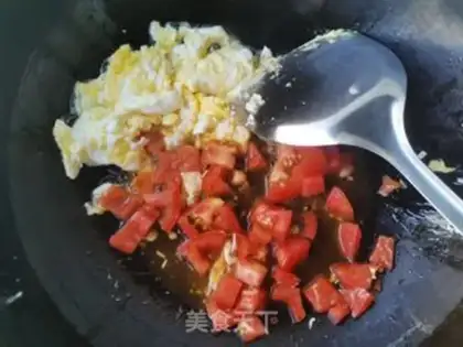 Make Tomato fried eggs step 2