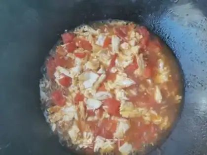Make Tomato fried eggs step 3