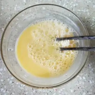 Make Squeeze eggs step 3