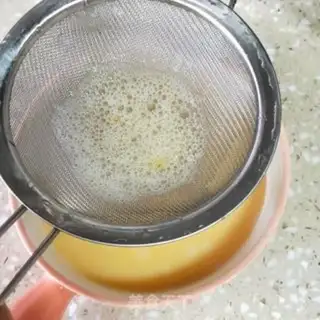 Make Squeeze eggs step 4