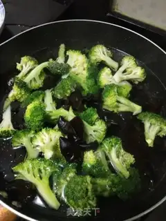 Make Garlic blue flowers and wood step 1