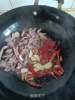 Make walnut peanuts step 1
