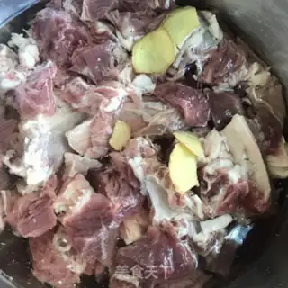 Make curry beef cover step 1
