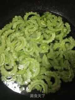 Make Scrambled eggs step 1