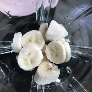Make Banana cucumber juice step 1