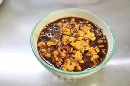 Make Soy sauce, sour egg noodles step 5