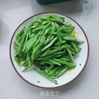 Make Spam eggs with beans step 2