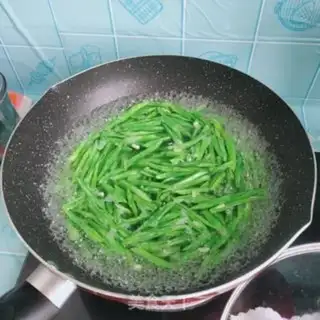 Make Spam eggs with beans step 8