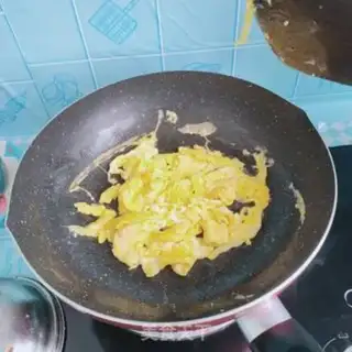 Make Spam eggs with beans step 9