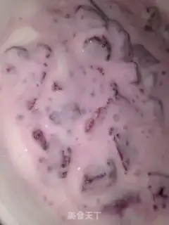 Make Flamingo yogurt bowl step 6