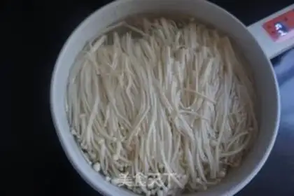 Make Frozen needle mushrooms step 1