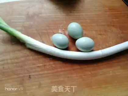 Make Onion fried eggs step 0