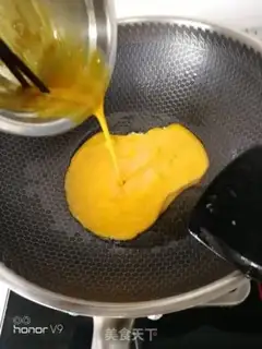 Make Onion fried eggs step 3