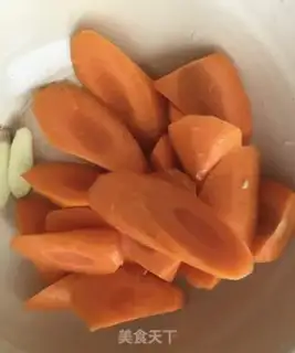 Make Carrot corn ribs soup step 1