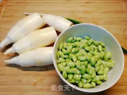 Make The smell of fruit is white and fried beans step 1