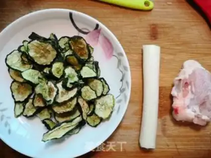 Make cucumber fried meat step 0