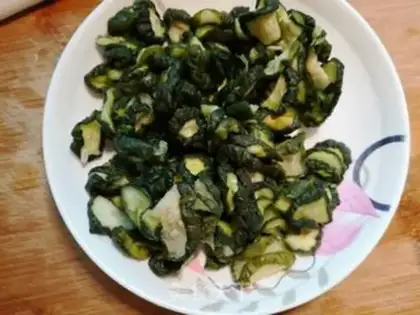 Make cucumber fried meat step 2
