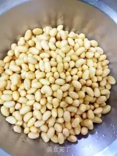 Make Red burning pig hoof with soybeans step 2