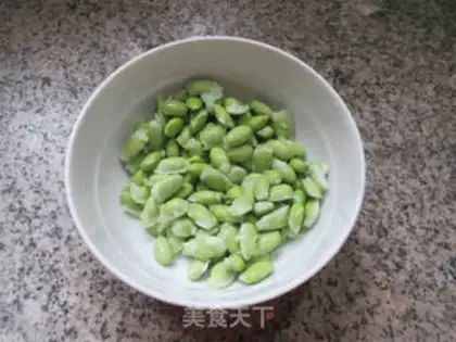 Make Soybeans, chicken-leg meat step 1