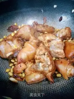 Make Red burning pig hoof with soybeans step 4