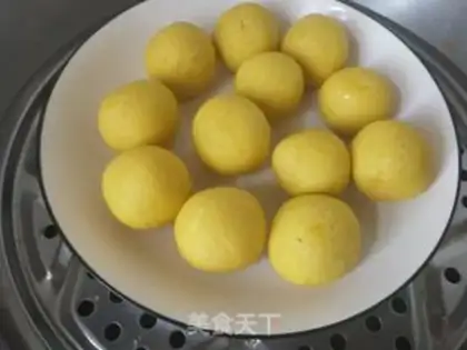 Make "Red sugar coconut pumpkin." step 1