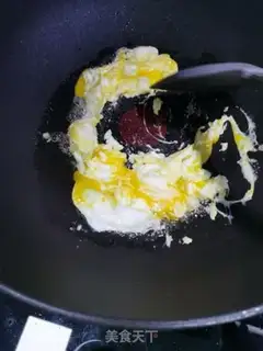 Make Scrambled eggs step 1