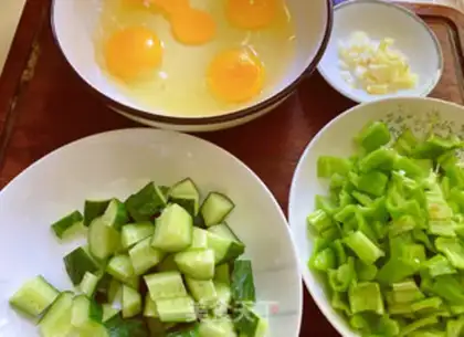 Make cucumbered eggs step 0