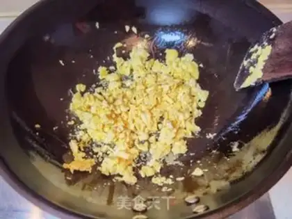 Make Gold egg fried rice step 5