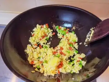 Make Gold egg fried rice step 8