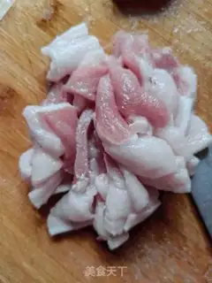 Make Five flowers with green pepper step 1