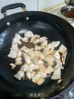 Make Five flowers with green pepper step 2