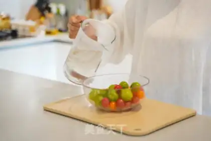 Make Pistachio plum and tomato step 1