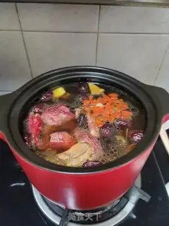 Make Roast chicken and seven fungus mushroom soup step 8
