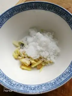 Make Secret sugar shrimp step 1